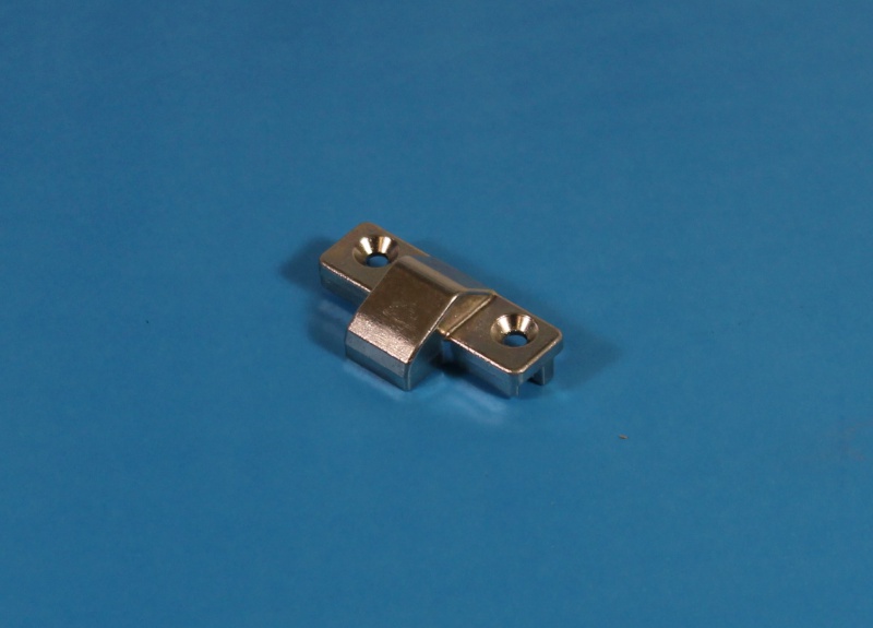 Средний прижим скрыт. .рамная  часть Rehau (новый)